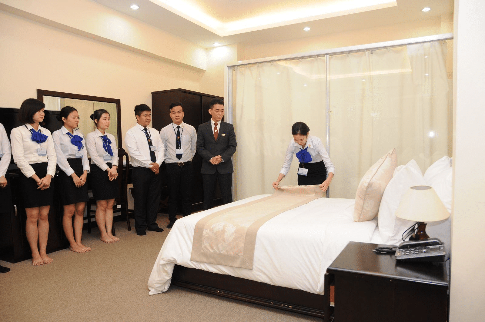 Công dụng của khăn trải giường khách sạn và địa chỉ mua uy tín 10 khan-trai-giuong-khach-san