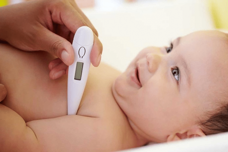 Mùa hè có nên đắp chăn cho bé sơ sinh? Lợi ích và rủi ro 24 mua-he-co-nen-dap-chan-cho-tre-so-sinh