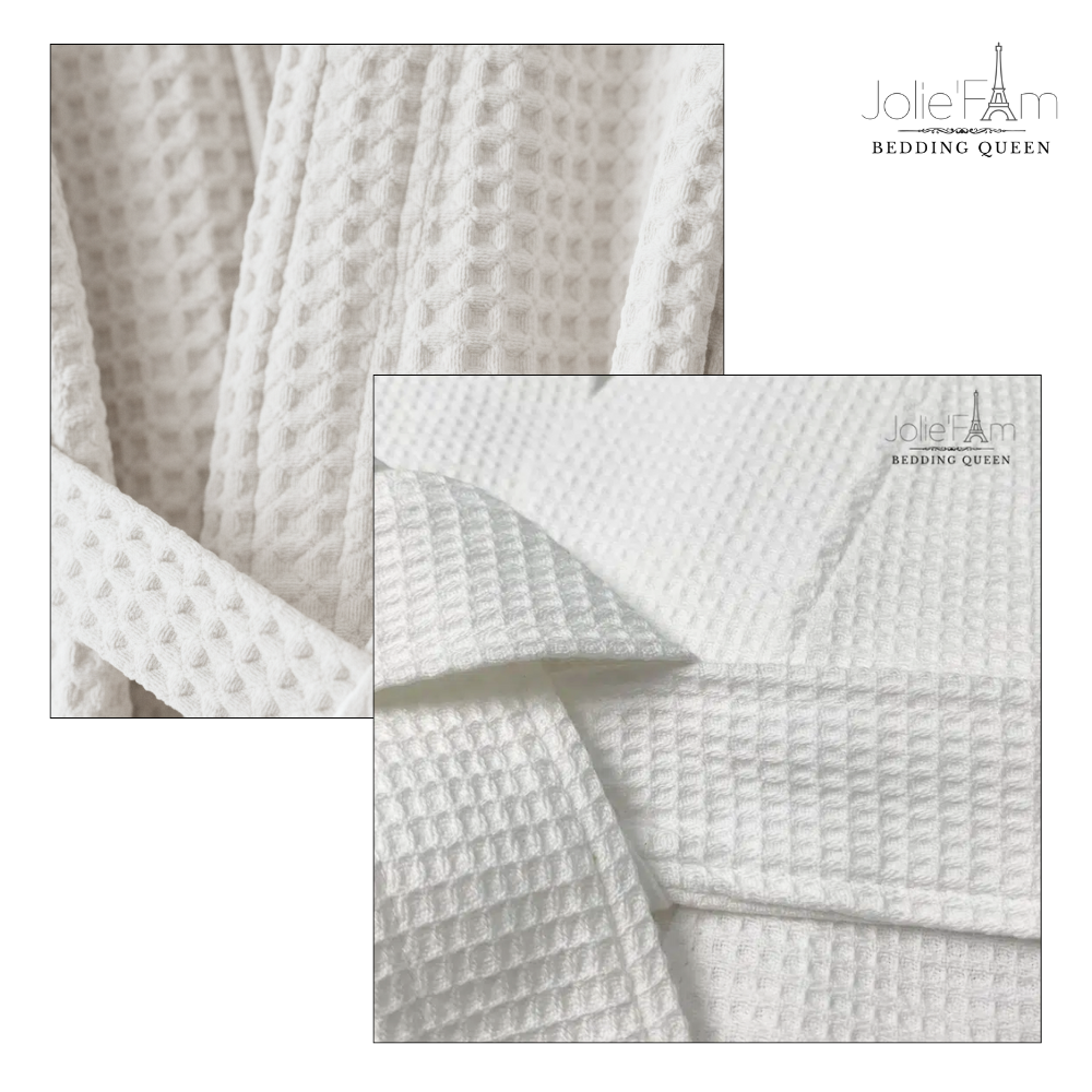 Áo Choàng Tắm: Hướng Dẫn Phân Biệt Các Chất Liệu Cao Cấp & Chọn Mua Chuẩn 5 Sao 10 Tổ ong (waffle weave): Là kiểu dệt có các ô lưới nhỏ (như hình tổ ong hoặc lưới waffle)